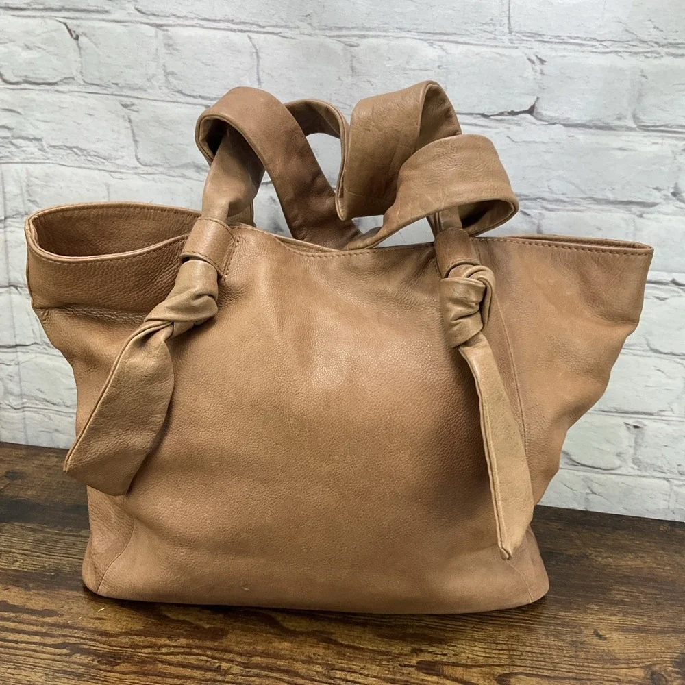 Frye Nora Knotted Hobo Shoulder Tote Beige Soft Leather With Dust Bag - Picture 3 of 16